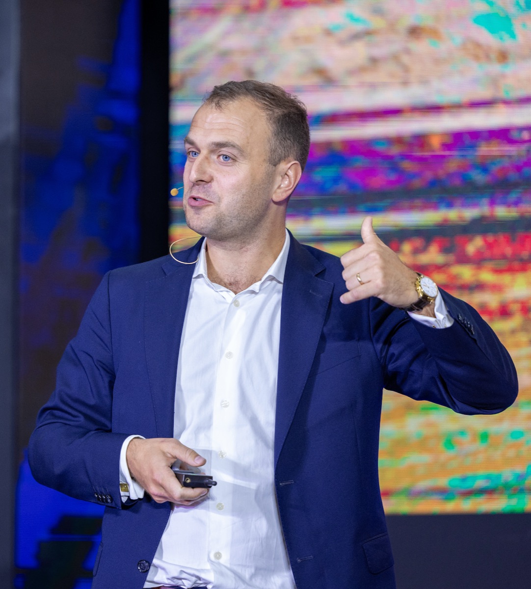 Vojtech Vosecky speaking on stage